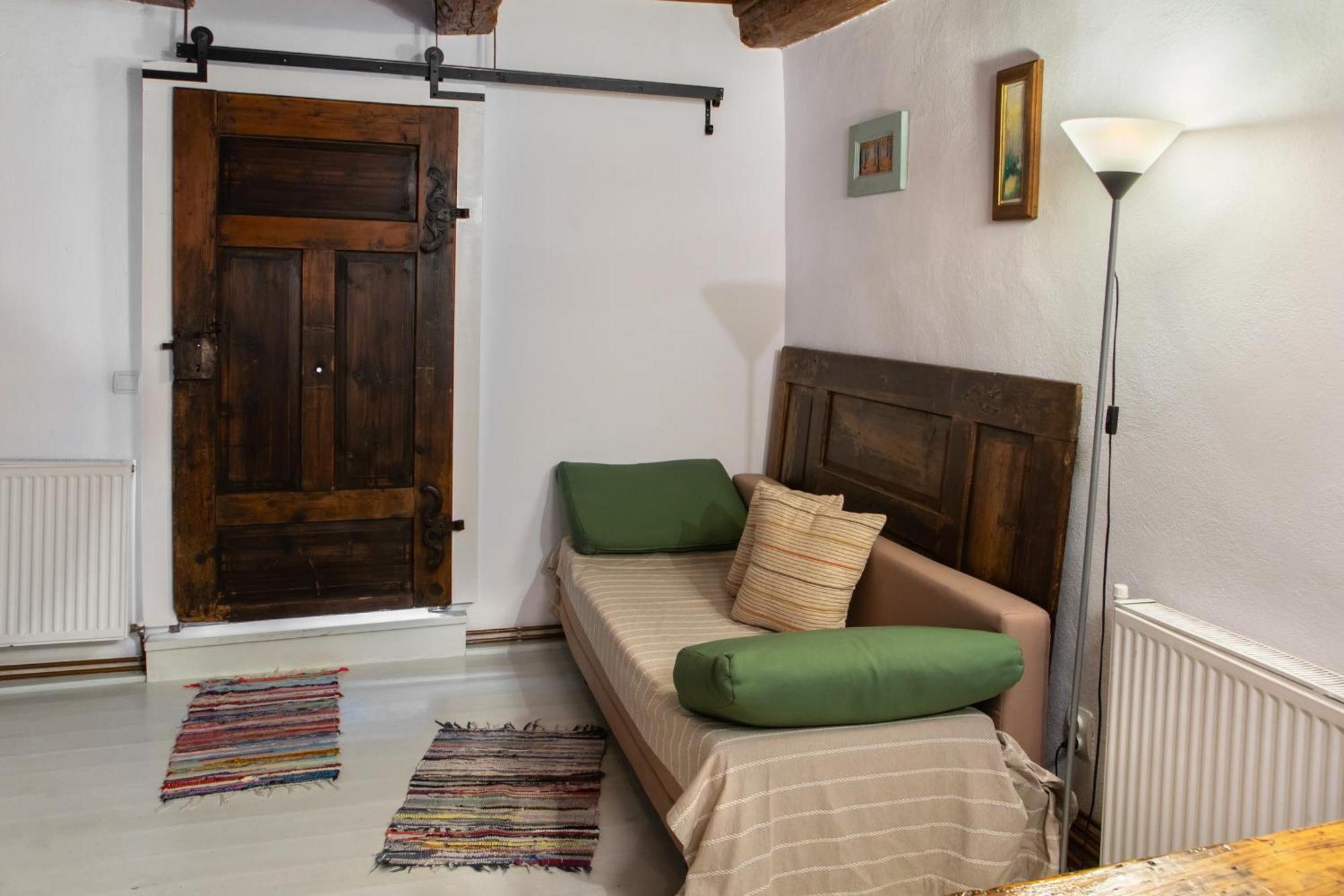 Bike House - 250-Year-Old Restored House In A Quiet Area Braşov Exterior foto